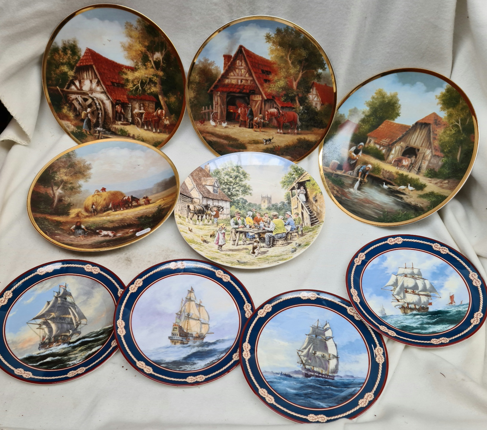 A collection of items including collectors plates, glass ware, Leonardo horses, two Beswick - Bild 5 aus 5