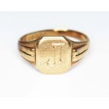 A hallmarked 9ct gold signet ring, wt. 4.3g, size R.