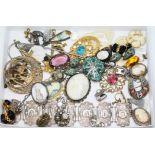 A tray of assorted vintage costume jewellery including a turquoise set necklace, bracelet,