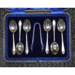 A cased set of six silver teaspoons and matching sugar tongs, Sheffield 1919, wt. 2.77ozt.