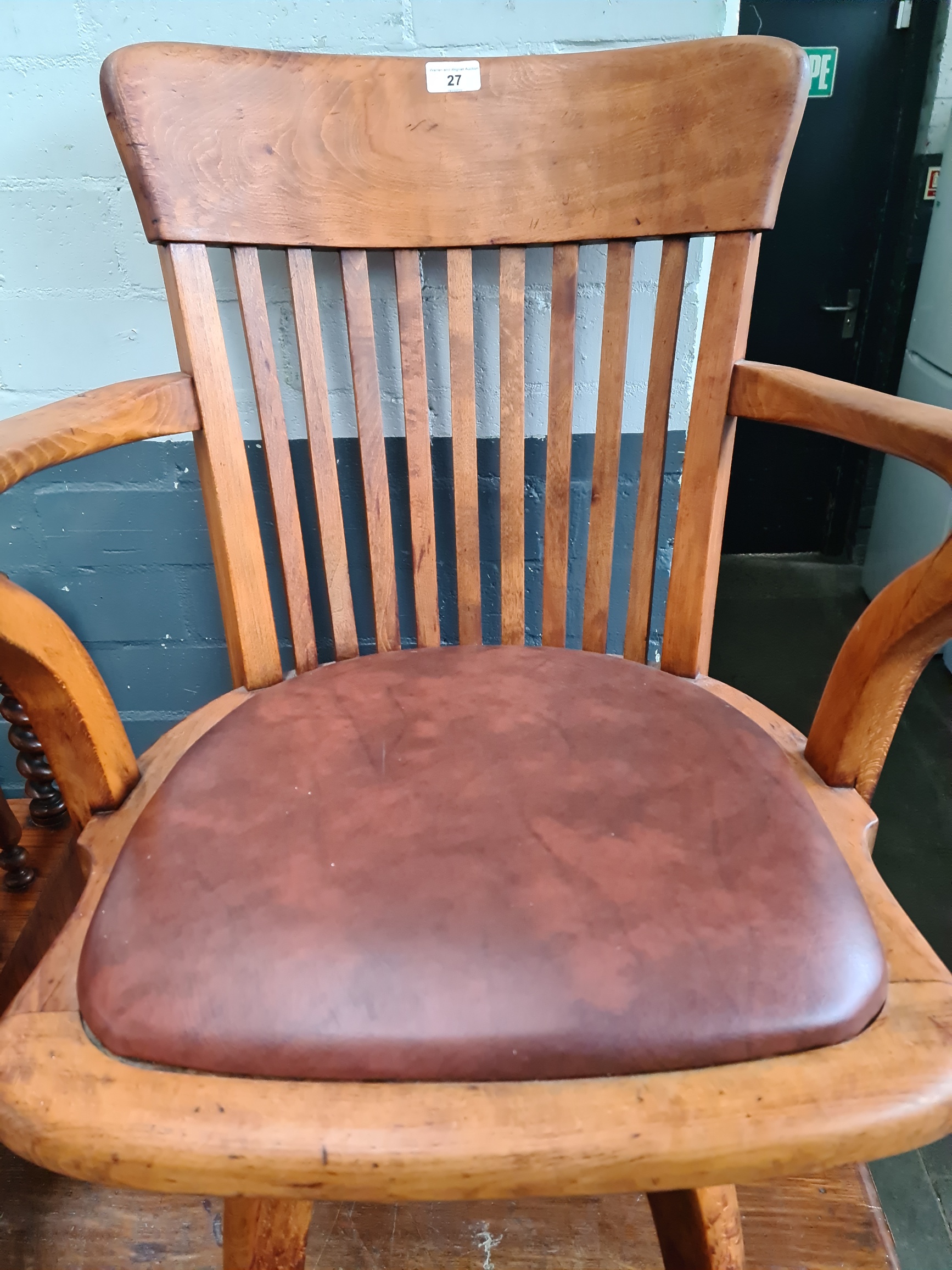 A 20th century beech captain's chair. - Bild 6 aus 6