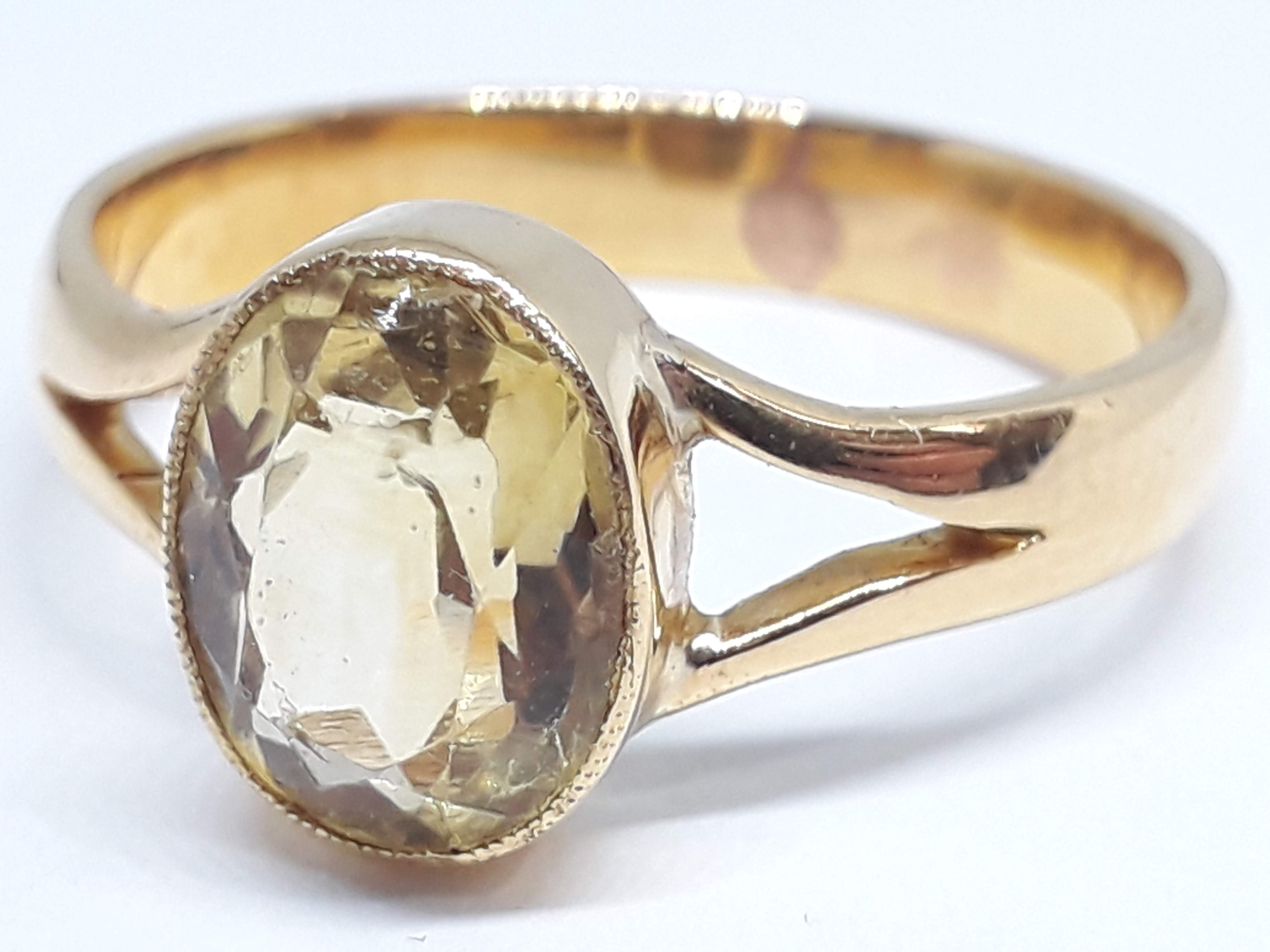 An antique solitaire ring, the oval cut citrine weighing approx. 2ct, band unmarked, gross wt. 6.6g, - Bild 3 aus 6