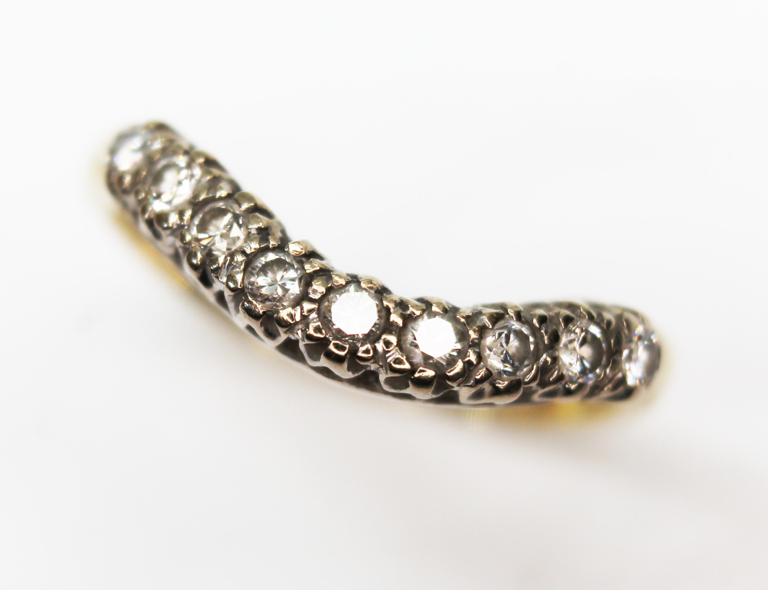 A hallmarked 18ct gold diamond wishbone ring, gross wt. 2.8g, size J.