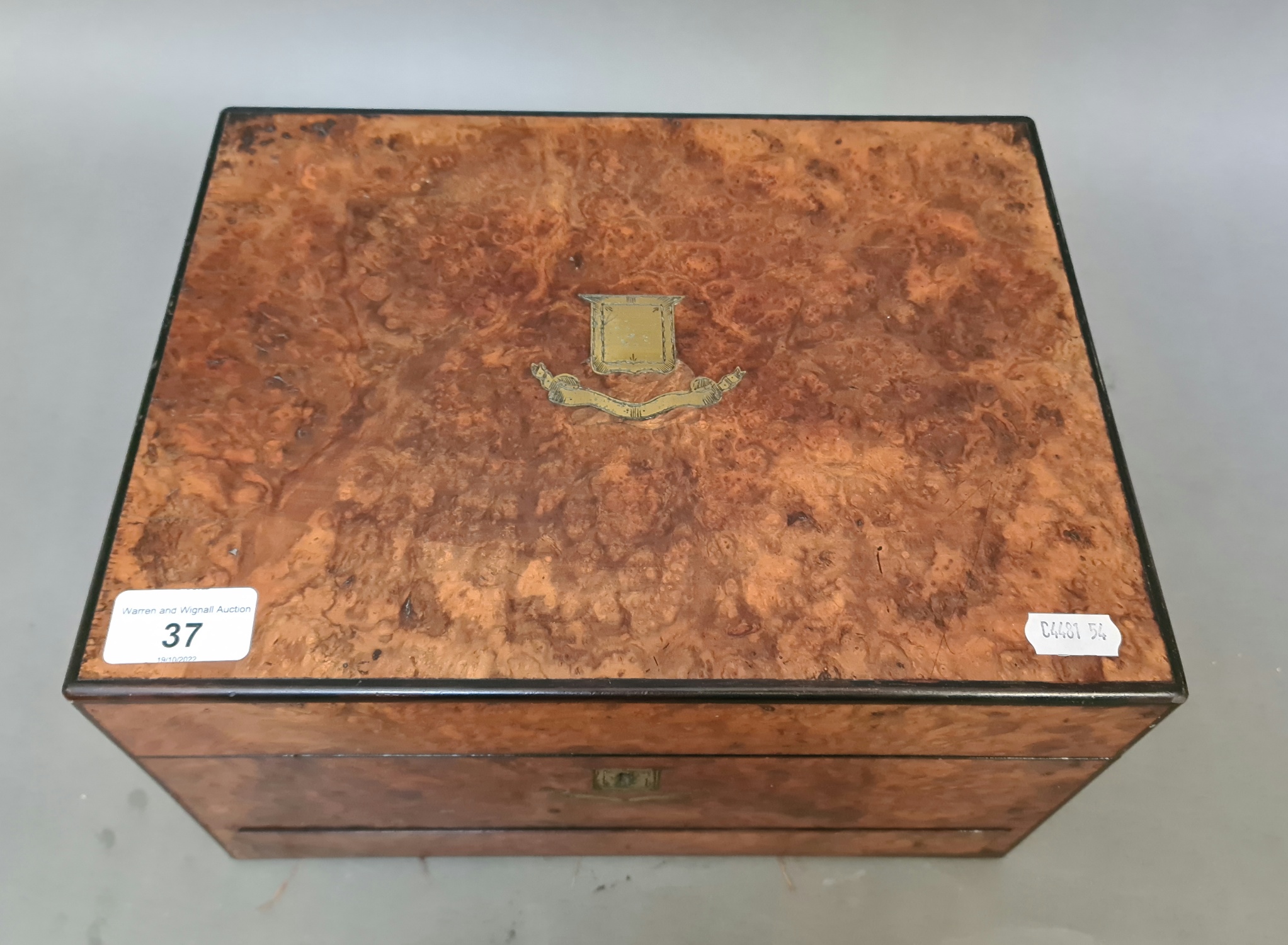 A 19th century burr walnut work box with fitted interior, containing a number of cut glass and - Bild 5 aus 15