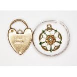 A mixed lot comprising a platinum wedding band (cut), wt. 4.5g, a hallmarked 9ct gold heart shaped