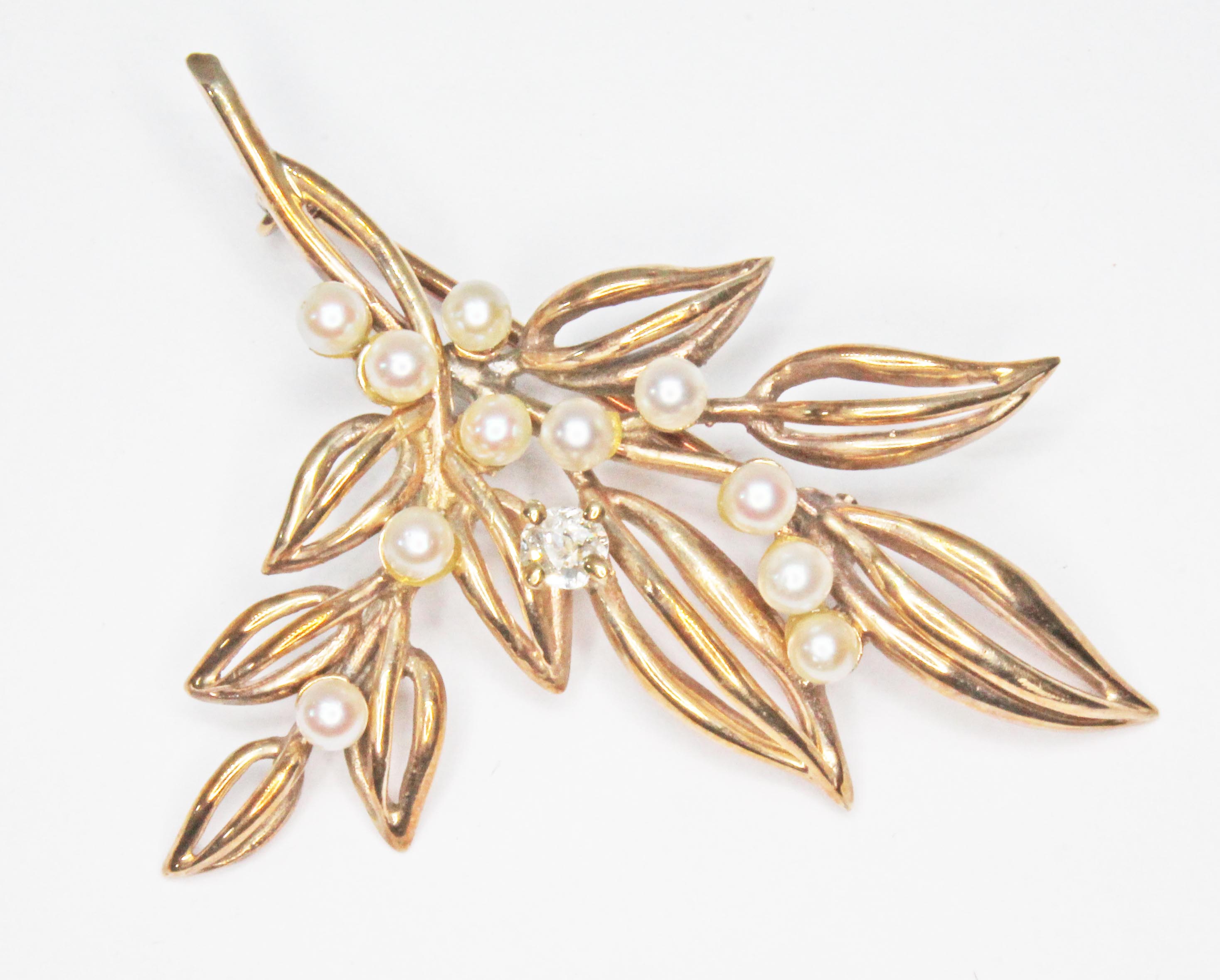 A hallmarked 9ct gold diamond and cultured pearl spray brooch, length 45mm, gross wt. 5.6g.