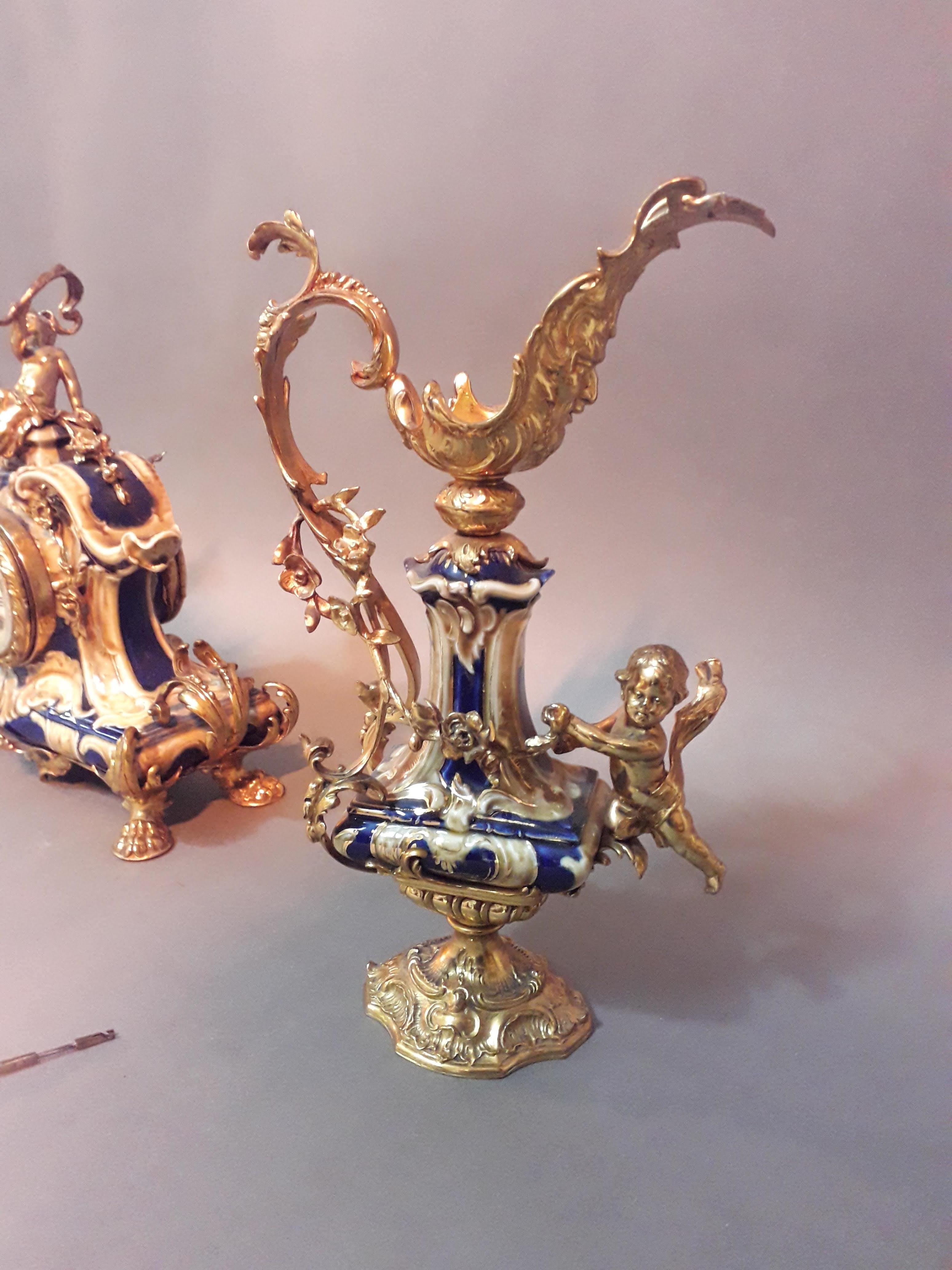 A French late 19th century ormolu mounted clock garniture, urn height 32cm. - Image 5 of 8