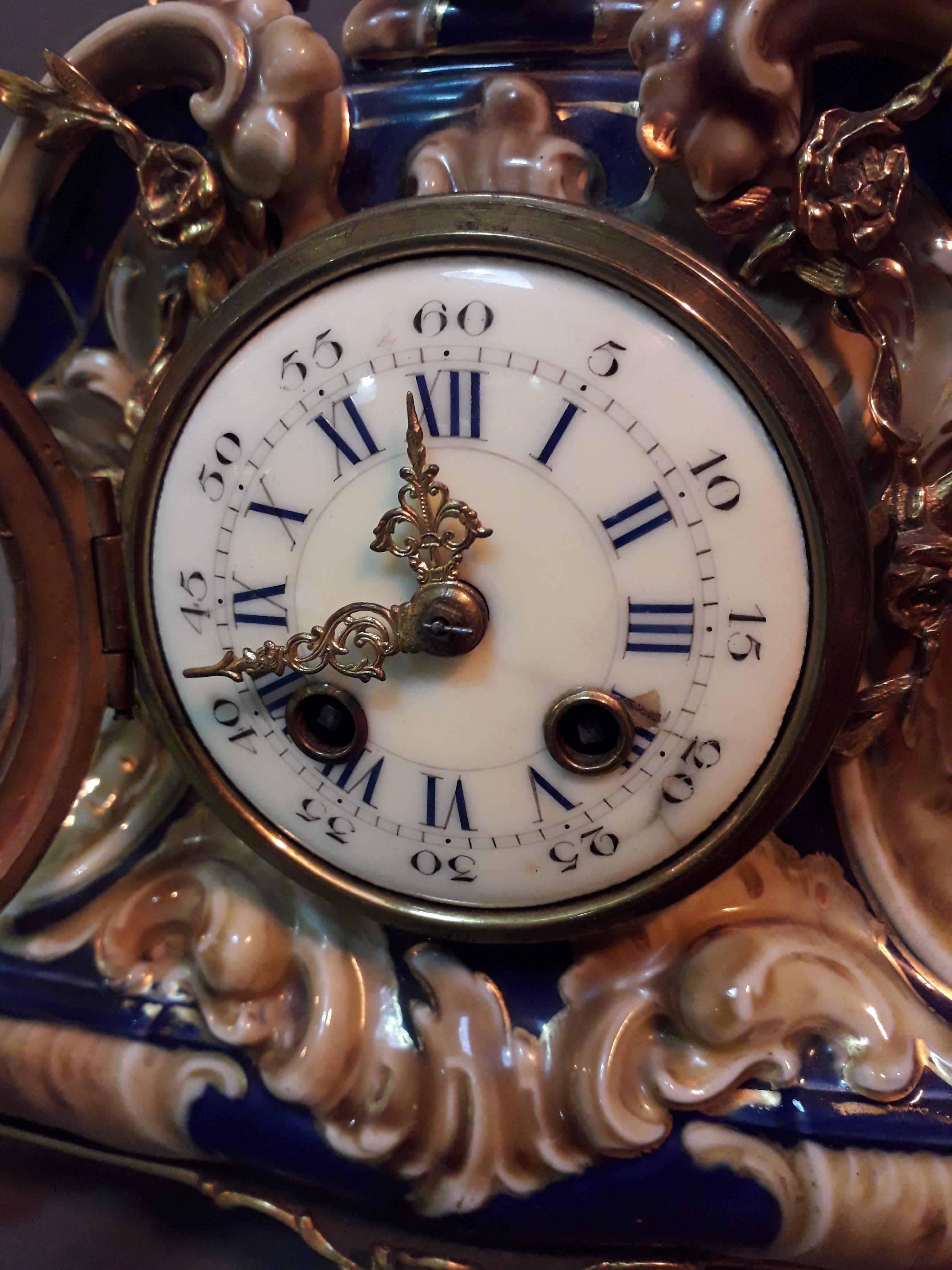 A French late 19th century ormolu mounted clock garniture, urn height 32cm. - Image 7 of 8