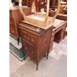 A 1920s oak cased gramophone and a side table.