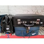2 vintage cases and a Gladstone style bag.