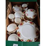 Box of approx. 28 pieces of Royal Albert Old Country Roses
