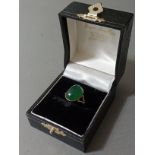 A hallmarked 9ct gold green chrysoprase cabochon ring, gross wt. 2.9g, size I.