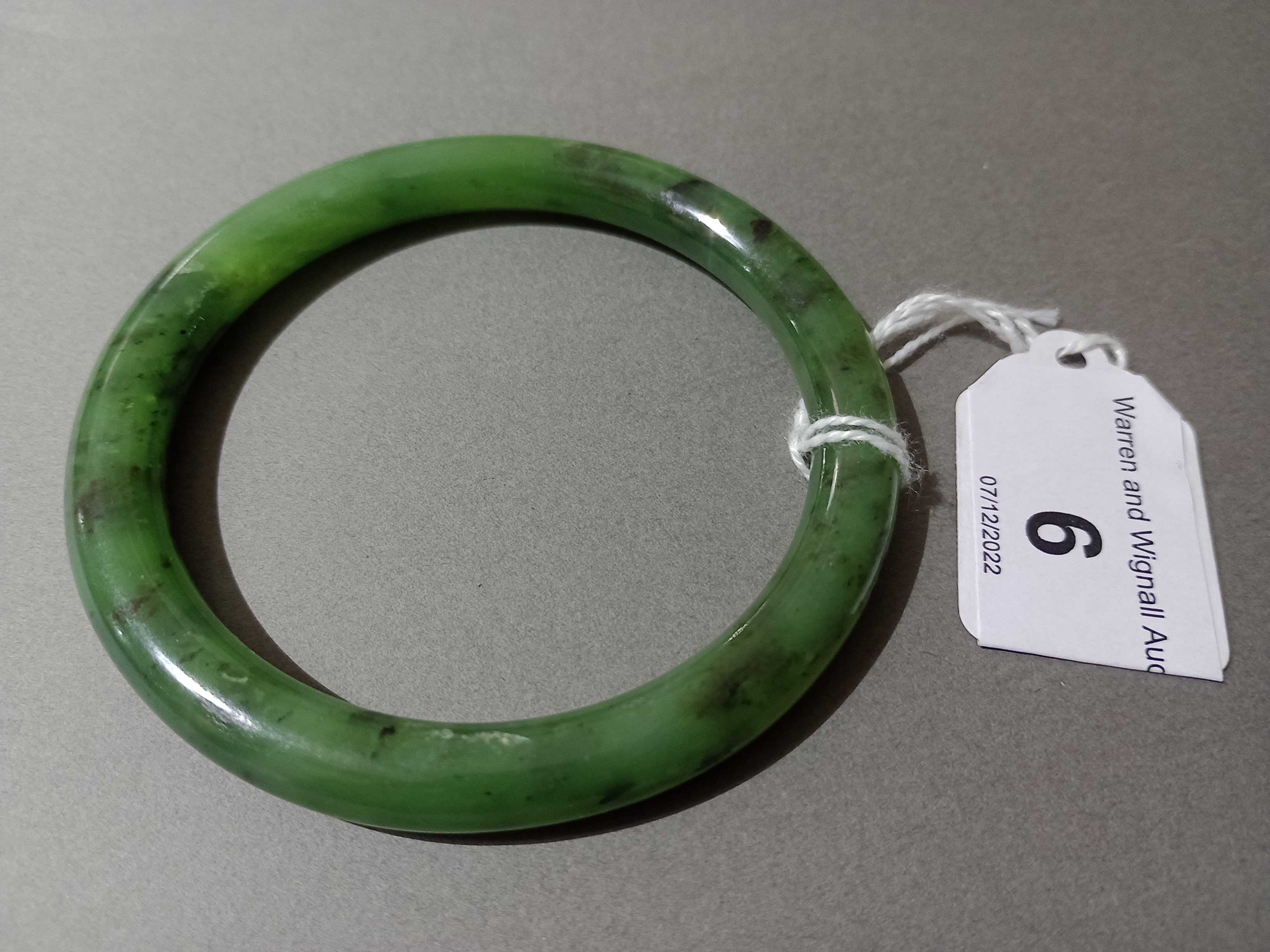 A nephrite jade bangle, diameter 7cm, wt. 33.9g.