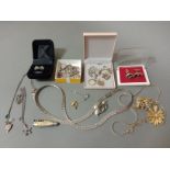 A selection of jewellery to include 9ct gold chain with pendant "Special Sister", a rolled gold