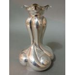 A hallmarked silver Art Nouveau vase, Birmingham, Steinhart & Co., 1905, gross weight 4.4 ozt.
