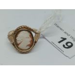 A 9ct gold cameo ring, gross weight 2.85 grams.
