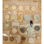 A collection of assorted coins to include collectable £2 coins, 1916 half crown & various Queen