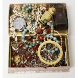 A box of mainly assorted vintage costume jewellery.