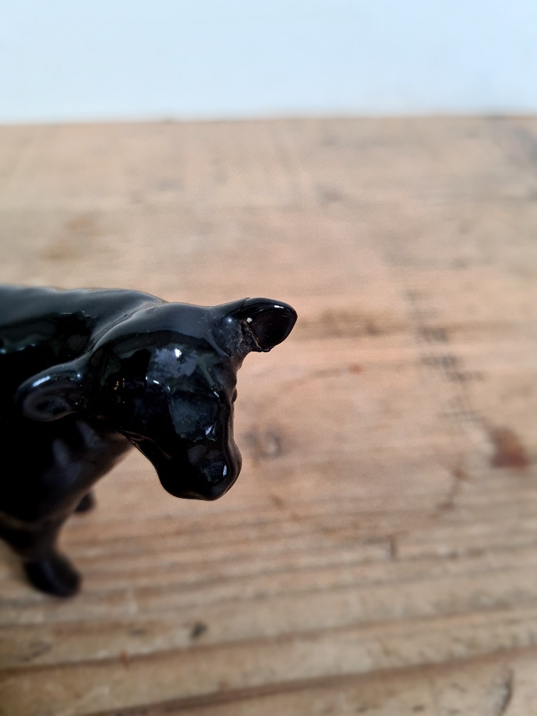 Assorted Beswick comprising two Aberdeen Angus cows, a cow and calf model, a sheep dog, a black calf - Image 4 of 5