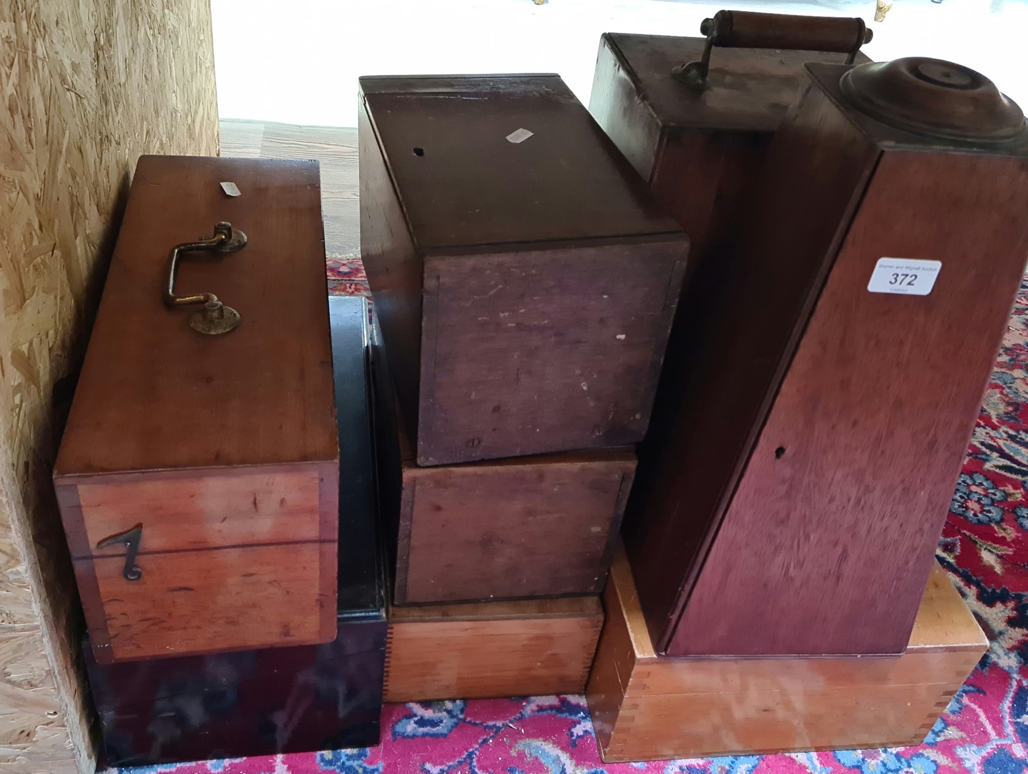 Various microscope boxes, including a Culpepper type, two containing miscellaneous lenses.