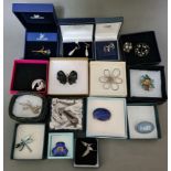 A selection of various brooches, comprising mainly silver and to include, enameled, Scottish.....