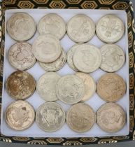A tray of nineteen collectable £2 coins