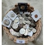 A basket of US coins including dollars and half dollars etc. Approx 4.5kg