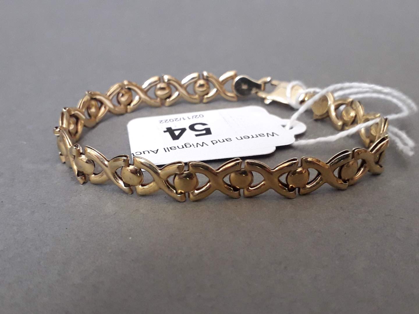 A 9ct gold bracelet, gross wt. 6.8 grams.