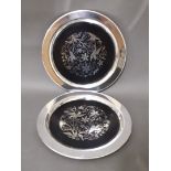 A pair of Oneida silver plated dishes, diameter 26cm.