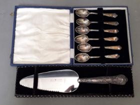 A cased set of 6 silver tea spoons, Sheffield, TS, 1933 together with a silver handled pie server.