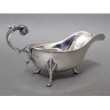 A hallmarked silver gravy boat, EHP Co Ltd, Sheffield 1973, wt. 4.6ozt.