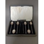 A hallmarked silver set of 6 teaspoons with tongs, Birmingham, Levi & Salaman, 1924, in original