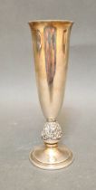 A hallmarked silver vase, J B Chatterley & Sons Ltd, Birmingham 1970, height 18cm, wt. 4.5 ozt.