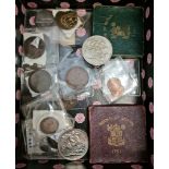 A box of assorted coins to include 4 x 1951 Festival of Britain commemorative crowns (2 in boxes),