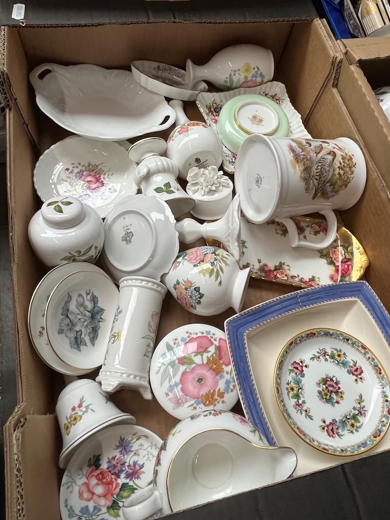 China items including Wedgwood, Coalport etc. - 28 items