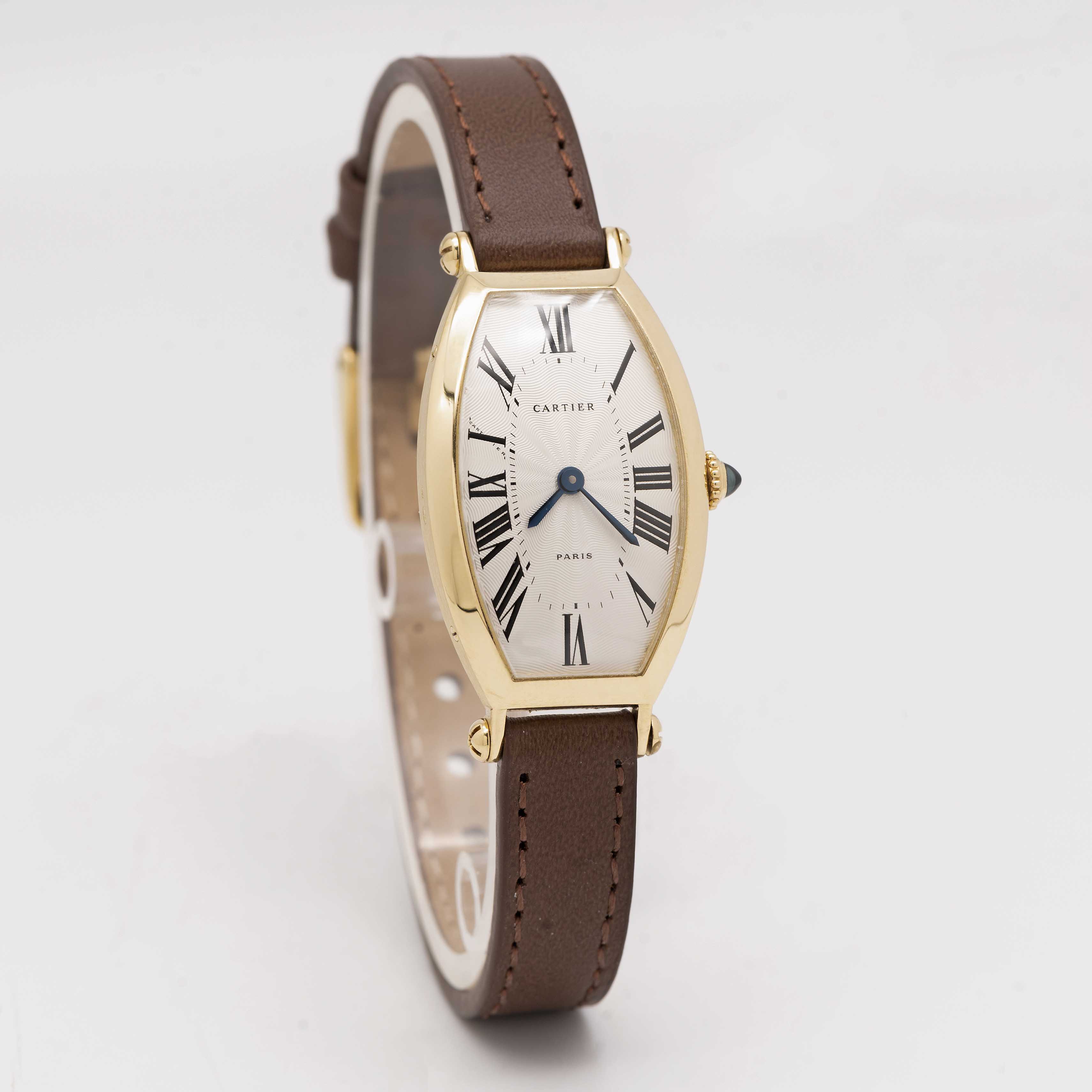 A FINE LADIES 18K SOLID GOLD CARTIER PARIS CINTREE TONNEAU WRIST WATCH CIRCA 1990s Movement: - Image 4 of 7