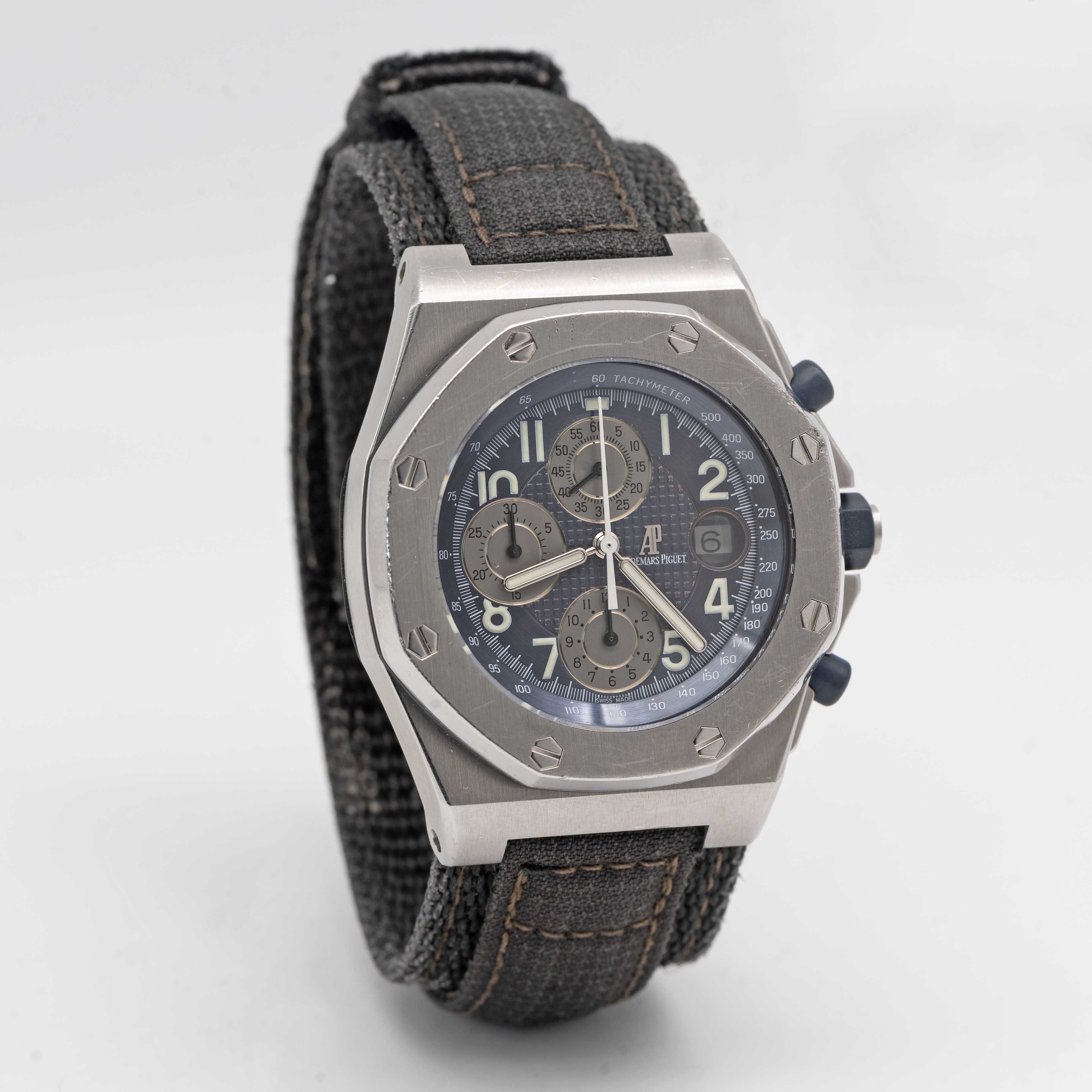 A GENTLEMAN'S STAINLESS STEEL AUDEMARS PIGUET ROYAL OAK OFFSHORE CHRONOGRAPH WRIST WATCH CIRCA 2001, - Image 5 of 8