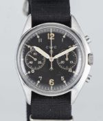 A GENTLEMAN'S STAINLESS STEEL BRITISH MILITARY CWC RAF PILOTS CHRONOGRAPH WRIST WATCH DATED 1972,