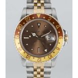 A GENTLEMAN'S STEEL & GOLD ROLEX OYSTER PERPETUAL GMT MASTER "ROOT BEER" BRACELET WATCH CIRCA