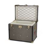 A LOUIS VUITTON NOVELTY DAMIER MINI MALLE CHAPEAUX JEWELLERY BOX Case: Measures approx. 95.5mm by