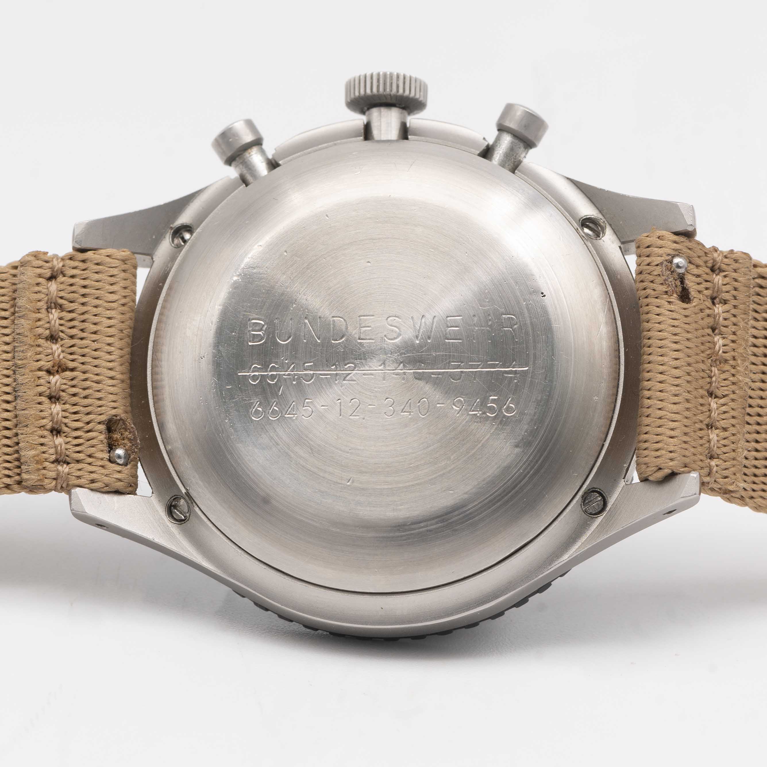 A GENTLEMAN'S STAINLESS STEEL GERMAN MILITARY HEUER BUND FLYBACK CHRONOGRAPH WRIST WATCH CIRCA 1970, - Image 5 of 7