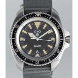 A GENTLEMAN'S STAINLESS STEEL BRITISH MILITARY CWC ROYAL NAVY DIVERS WRIST WATCH DATED 1995