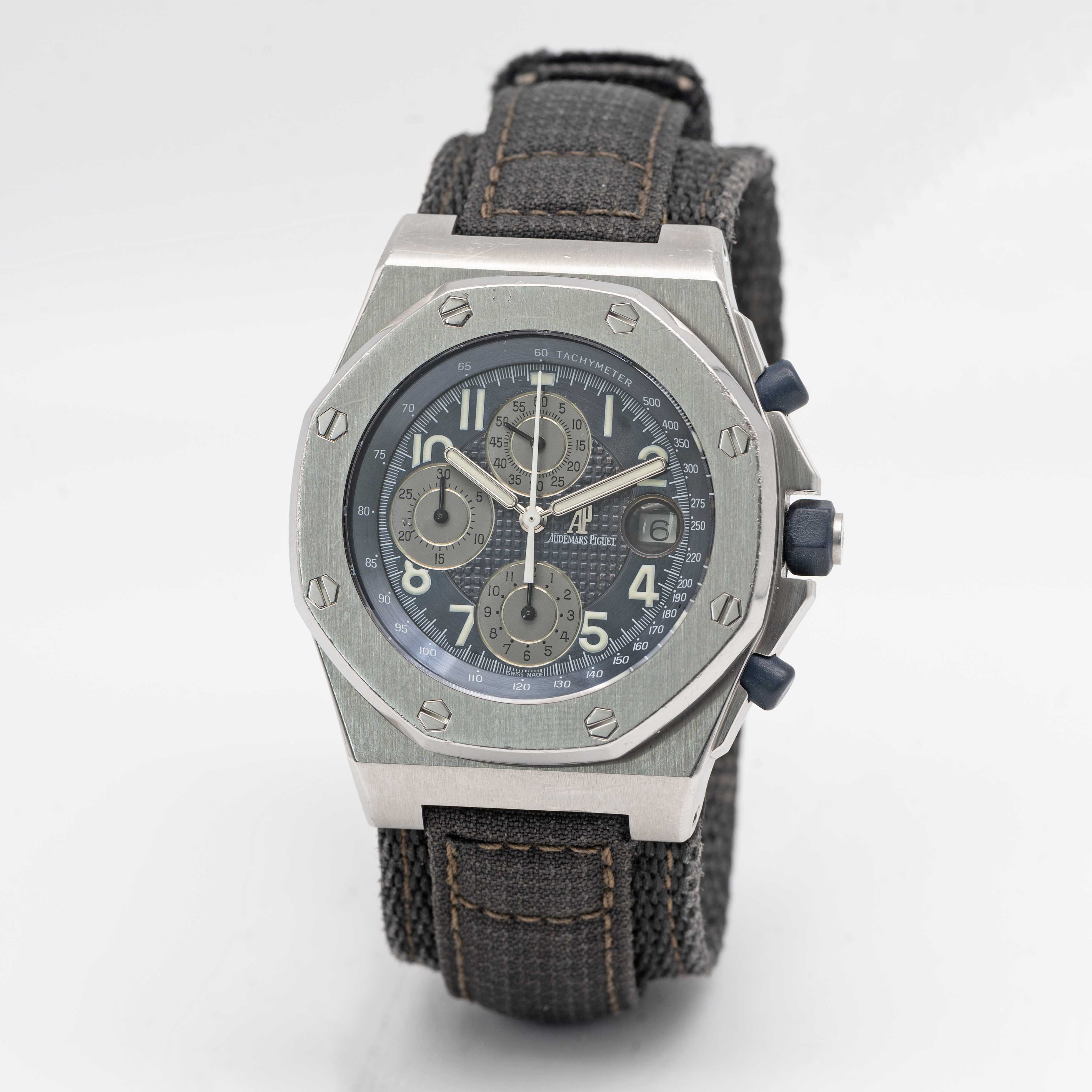 A GENTLEMAN'S STAINLESS STEEL AUDEMARS PIGUET ROYAL OAK OFFSHORE CHRONOGRAPH WRIST WATCH CIRCA 2001, - Image 4 of 8