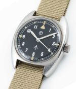 A RARE GENTLEMAN'S STAINLESS STEEL BRITISH MILITARY RAF PILOTS WRIST WATCH DATED 1976, THE 