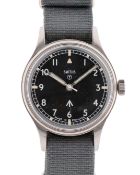 A GENTLEMAN'S STAINLESS STEEL BRITISH MILITARY SMITHS WRIST WATCH DATED 1970, ISSUED TO THE ARMY