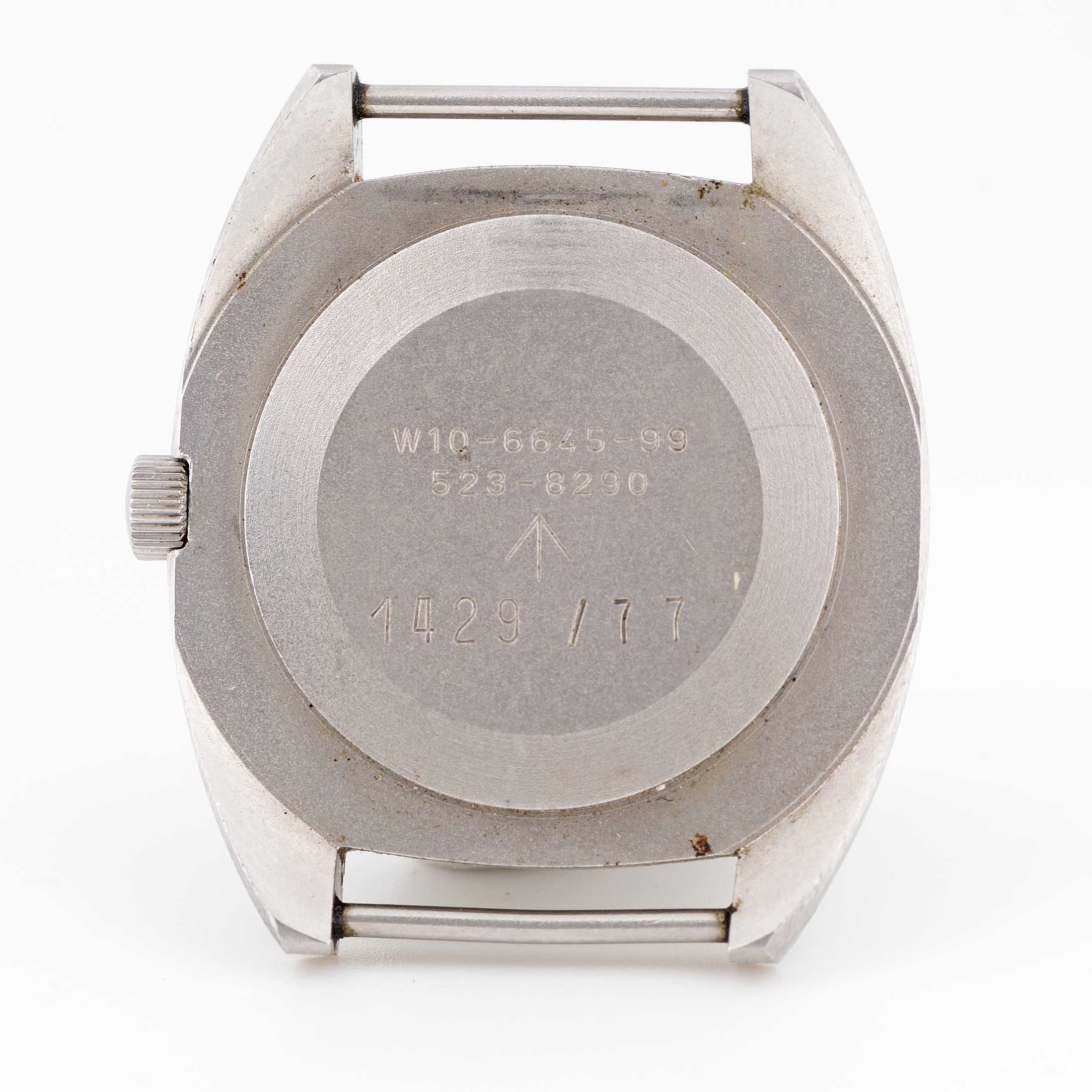 A GENTLEMAN'S STAINLESS STEEL BRITISH MILITARY CWC WRIST WATCH DATED 1977, ISSUED TO THE ARMY - Image 6 of 8