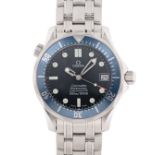 A MIDSIZE OMEGA SEAMASTER PROFESSIONAL 300M AUTOMATIC BRACELET WATCH DATED 2001, REF. 25518000