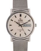 A GENTLEMAN'S STAINLESS STEEL OMEGA CONSTELLATION CHRONOMETER DAY DATE BRACELET WATCH CIRCA 1970,