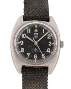 A GENTLEMAN'S STAINLESS STEEL BRITISH MILITARY CWC WRIST WATCH DATED 1977, ISSUED TO THE ARMY