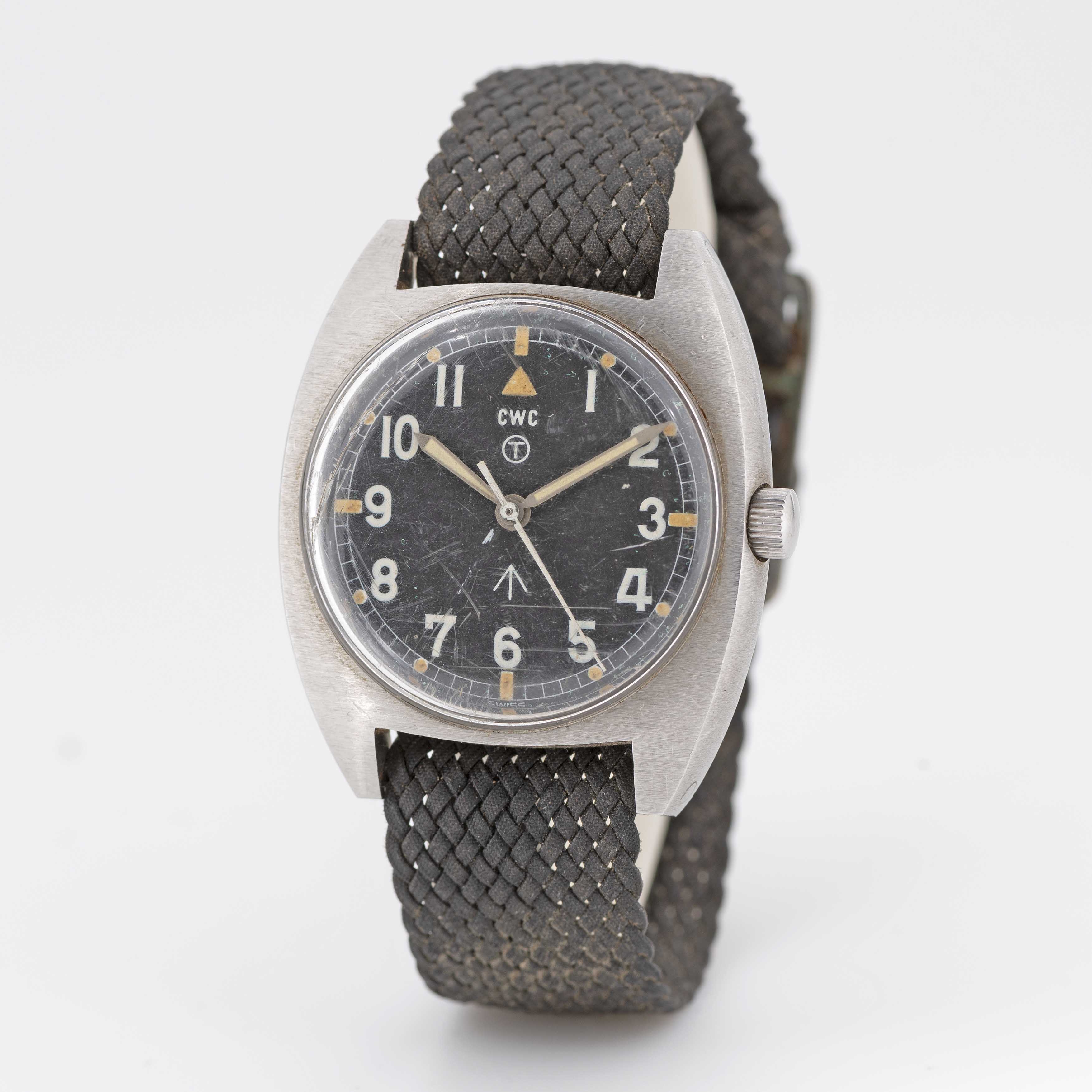 A GENTLEMAN'S STAINLESS STEEL BRITISH MILITARY CWC WRIST WATCH DATED 1977, ISSUED TO THE ARMY - Image 4 of 8